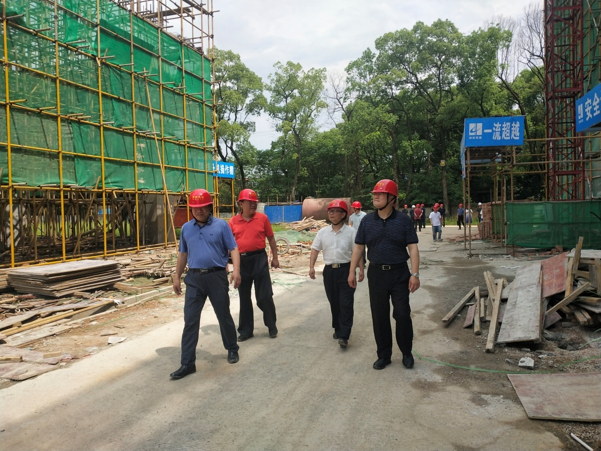 湖南湘科控股集團有限公司黨委委員、副總經理聶誠一行前往湘鄉調研湖南電器檢測所有限公司搬遷擴建項目工作